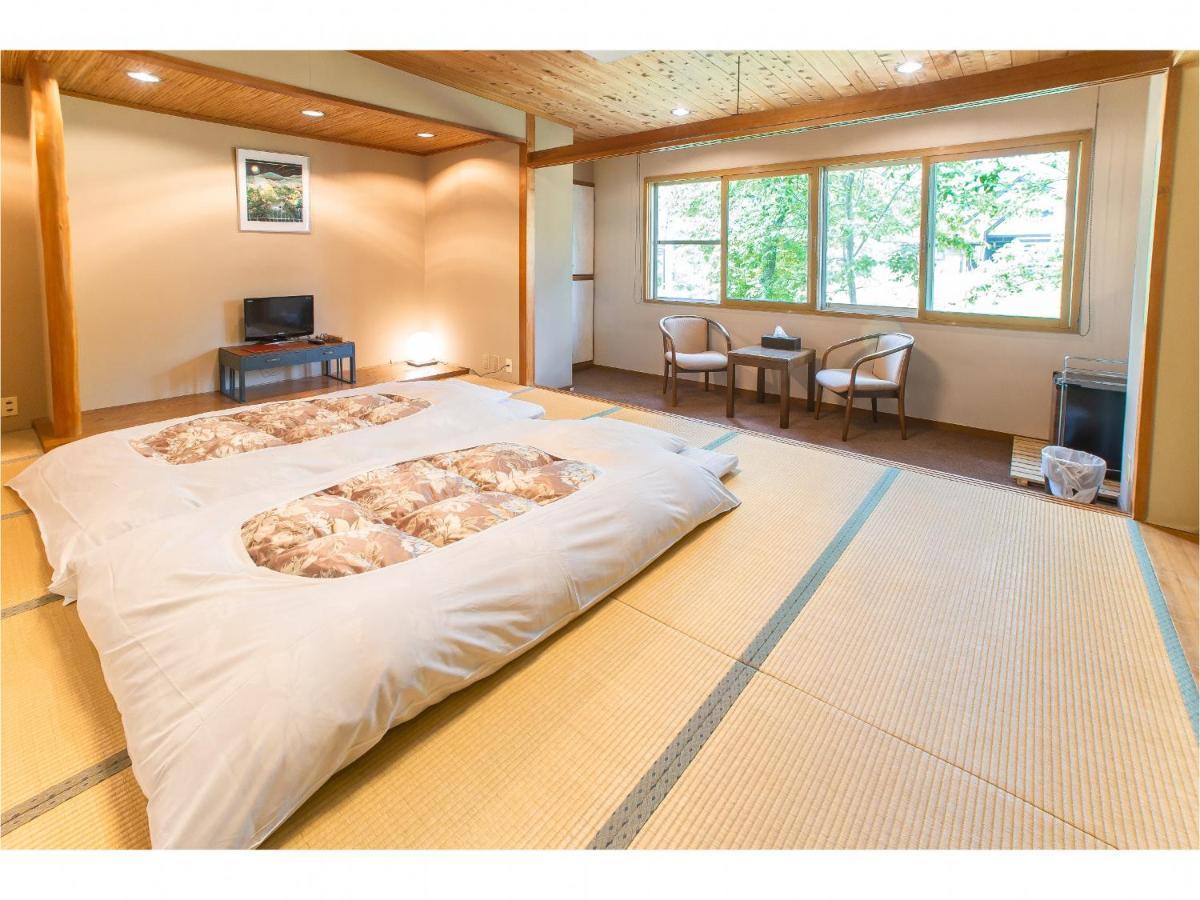 Nomad Hakuba Bed & Breakfast Ngoại thất bức ảnh
