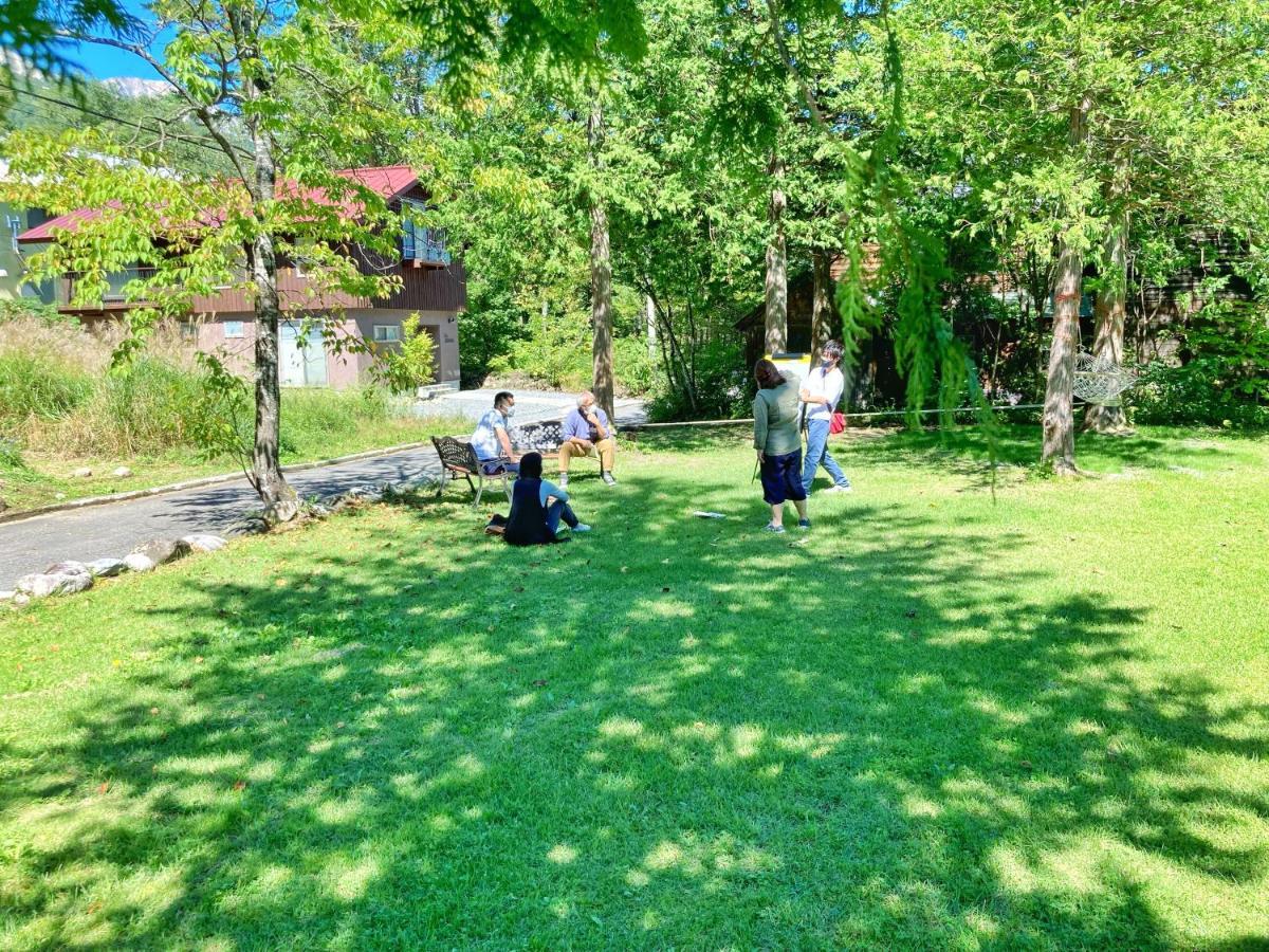 Nomad Hakuba Bed & Breakfast Ngoại thất bức ảnh