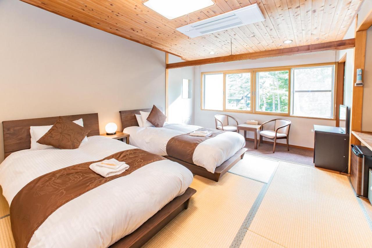 Nomad Hakuba Bed & Breakfast Ngoại thất bức ảnh