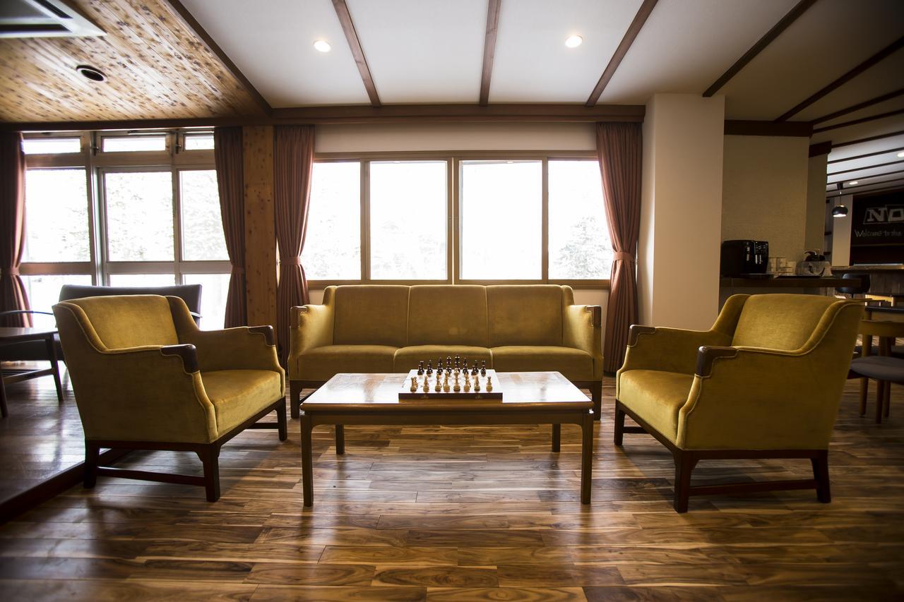 Nomad Hakuba Bed & Breakfast Ngoại thất bức ảnh