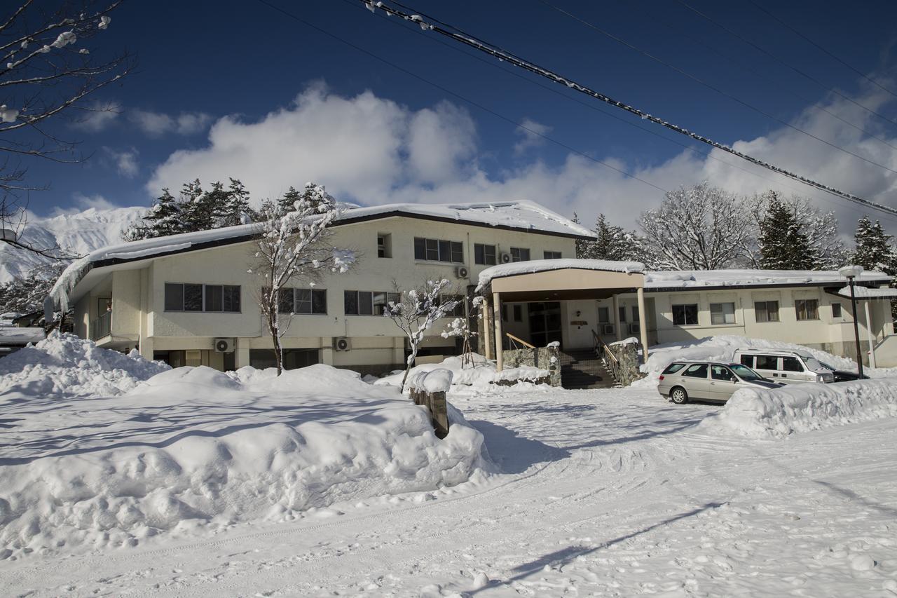 Nomad Hakuba Bed & Breakfast Ngoại thất bức ảnh